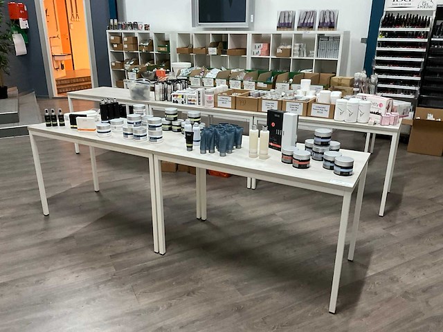 Divers winkelmeubilair - afbeelding 1 van  3