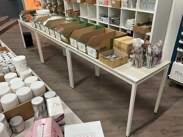 Divers winkelmeubilair - afbeelding 2 van  3