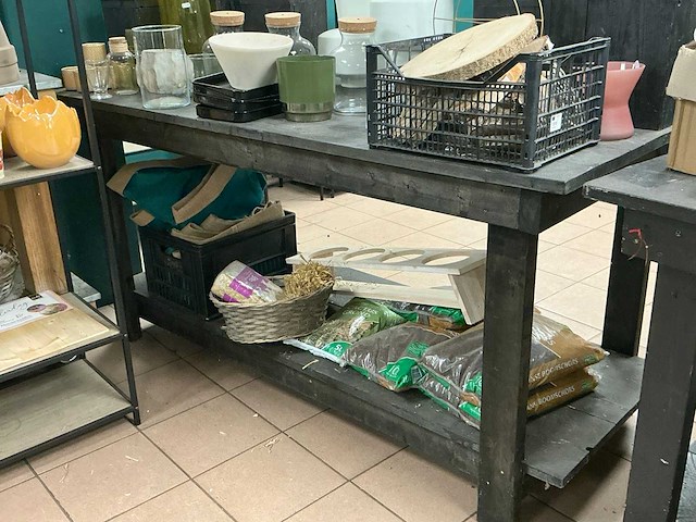 Divers winkelmeubilair - afbeelding 1 van  2