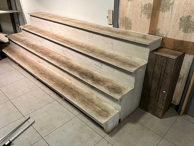 Divers winkelmeubilair - afbeelding 1 van  1