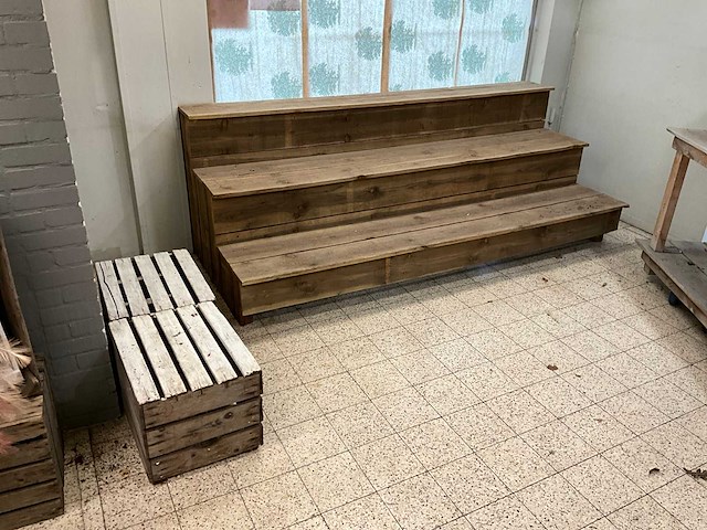 Divers winkelmeubilair - afbeelding 1 van  1