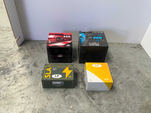 Diverse - bromfiets/motorfietsen - accu's (4x) - afbeelding 2 van  6