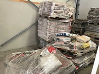Diverse - cement - 5 pallets met zakken cement en beton - afbeelding 1 van  5
