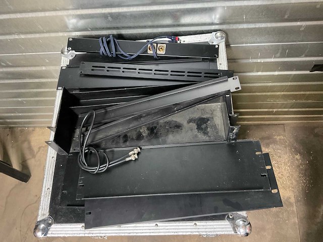 Diverse 19” panelen audio diversen - afbeelding 1 van  1