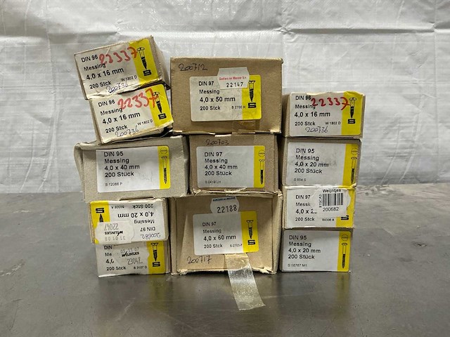 Diverse 4mm messing schroeven (2300x) - afbeelding 1 van  7