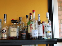 Diverse aangebroken sterke dranken w.o. barcardi, tia maria en aperol. - afbeelding 1 van  2