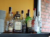 Diverse aangebroken sterke dranken w.o. barcardi, tia maria en aperol. - afbeelding 2 van  2