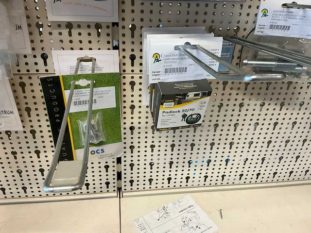 Diverse aanhangersloten toebehoren en gasalarmen - afbeelding 3 van  23