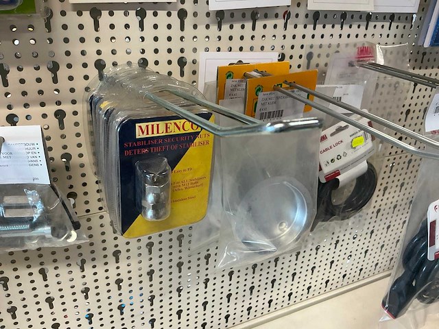 Diverse aanhangersloten toebehoren en gasalarmen - afbeelding 6 van  23