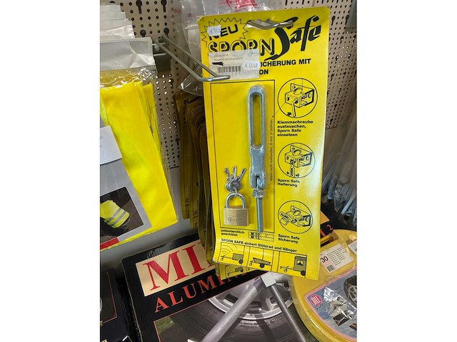 Diverse aanhangersloten toebehoren en gasalarmen - afbeelding 10 van  23