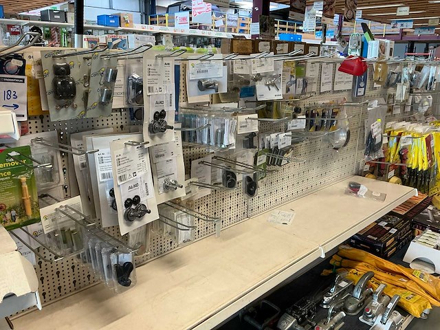 Diverse aanhangersloten toebehoren en gasalarmen - afbeelding 1 van  23