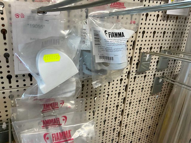 Diverse aanhangersloten toebehoren en gasalarmen - afbeelding 13 van  23