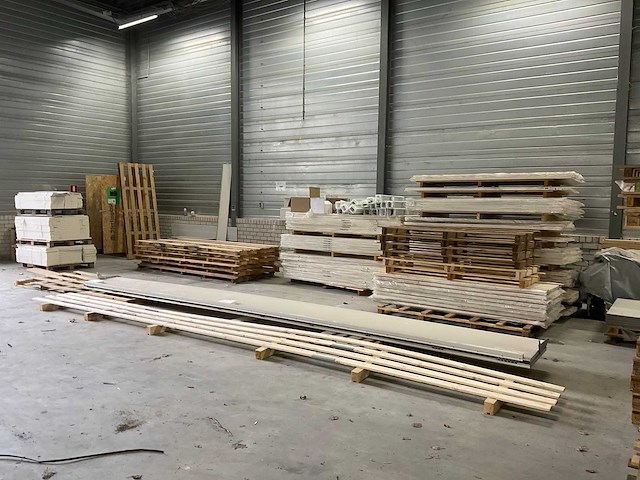 Diverse aannemersmateriaal - afbeelding 1 van  19