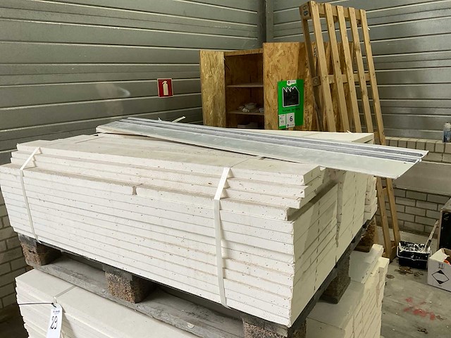 Diverse aannemersmateriaal - afbeelding 13 van  19