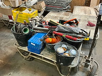 Diverse aannemersmaterialen - afbeelding 1 van  7