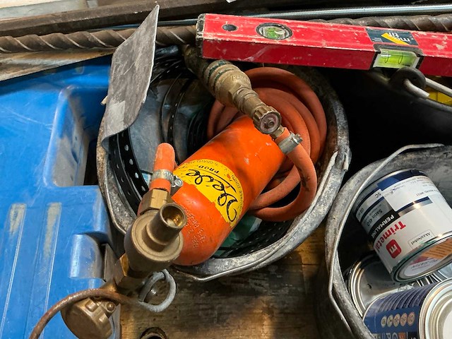 Diverse aannemersmaterialen - afbeelding 3 van  7