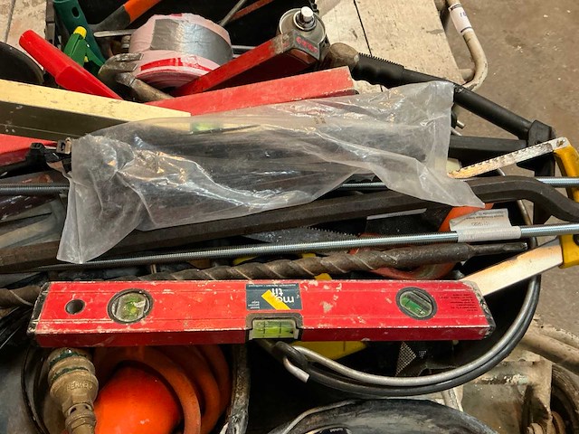 Diverse aannemersmaterialen - afbeelding 4 van  7