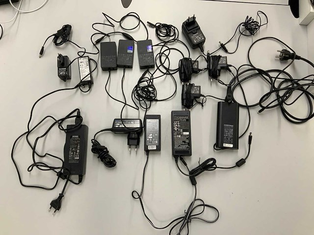 Diverse ac-adapters (14x) - afbeelding 1 van  6