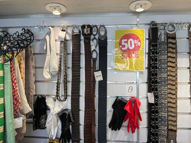 Diverse accessoires, kettingen en riemen - afbeelding 1 van  2