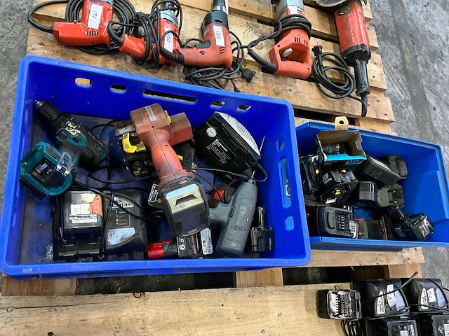 Diverse accugereedschappen - afbeelding 1 van  6