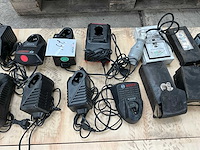 Diverse acculaders & meetapparatuur - afbeelding 1 van  1