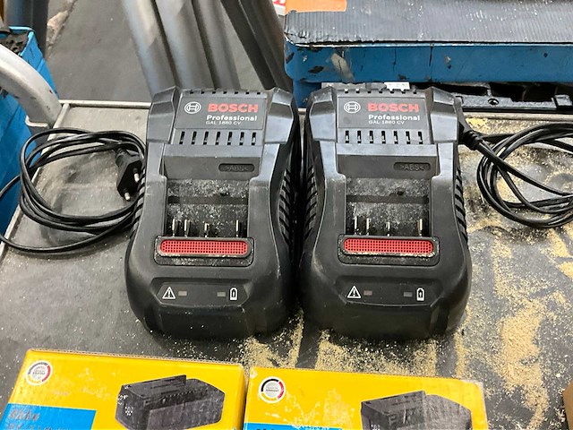 Diverse accu’s / acculader / mini compressor - afbeelding 2 van  6