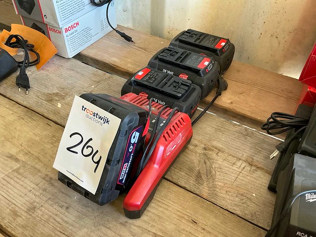 Diverse accu’s en oplader - afbeelding 1 van  3