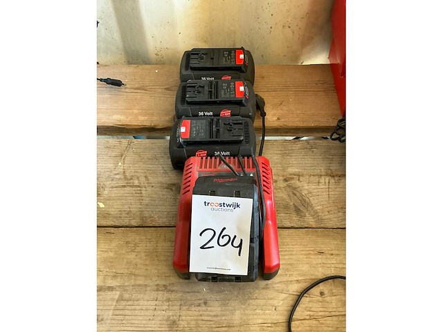 Diverse accu’s en oplader - afbeelding 2 van  3