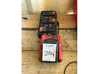 Diverse accu’s en oplader - afbeelding 2 van  3