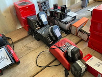 Diverse accu’s en opladers - afbeelding 1 van  2