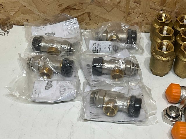 Diverse afsluiters (21x) - afbeelding 11 van  11