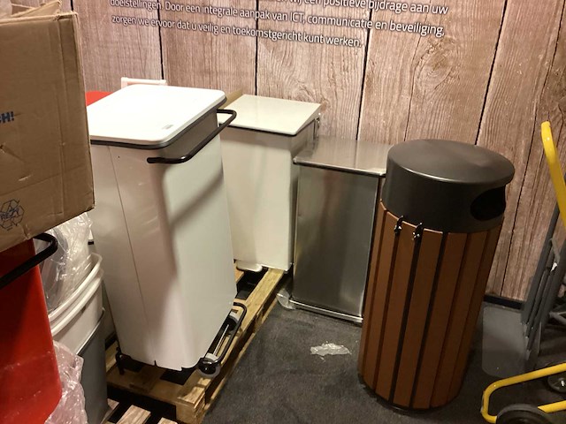 Diverse afvalemmers & prullenbakken - afbeelding 1 van  6