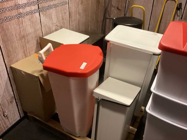 Diverse afvalemmers & prullenbakken - afbeelding 5 van  6