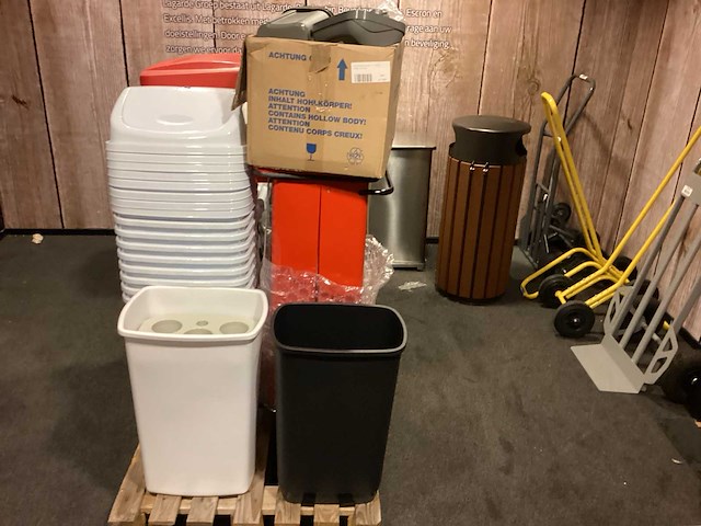 Diverse afvalemmers & prullenbakken - afbeelding 3 van  6