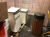 Diverse afvalemmers & prullenbakken - afbeelding 1 van  6