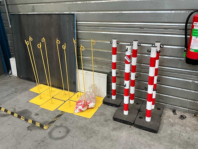 Diverse afzetpaaltjes / bebakeningspaaltjes (14x) - afbeelding 1 van  3