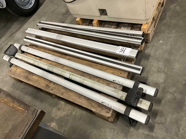 Diverse aluminium dakrails - afbeelding 1 van  4