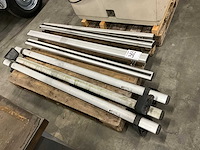 Diverse aluminium dakrails - afbeelding 1 van  4