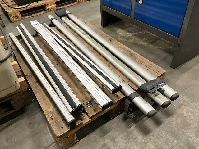 Diverse aluminium dakrails - afbeelding 3 van  4