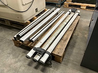 Diverse aluminium dakrails - afbeelding 1 van  2