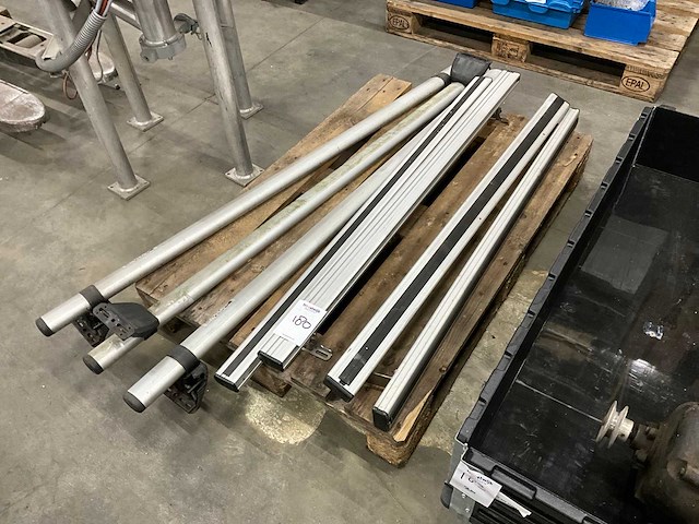 Diverse aluminium dakrails - afbeelding 1 van  4