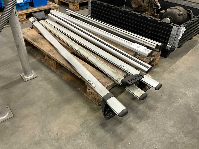 Diverse aluminium dakrails - afbeelding 2 van  4