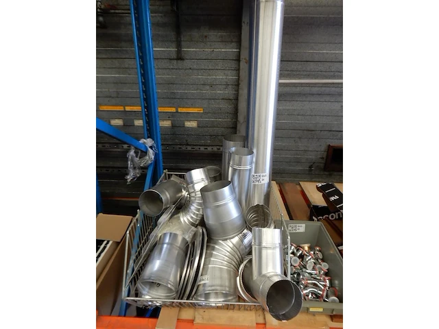 Diverse aluminium hulpstukken in draadmand, burgerhout, aluminium - afbeelding 1 van  6