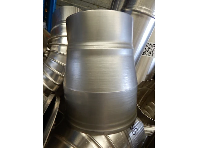 Diverse aluminium hulpstukken in draadmand, burgerhout, aluminium - afbeelding 3 van  6