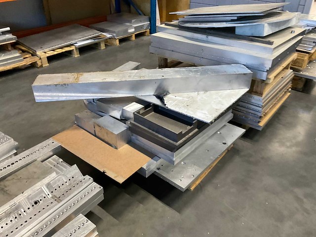 Diverse aluminium restanten - afbeelding 2 van  12