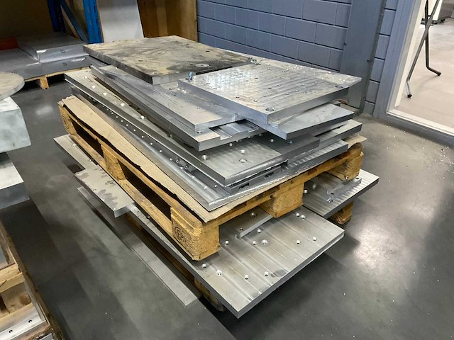 Diverse aluminium restanten - afbeelding 4 van  12