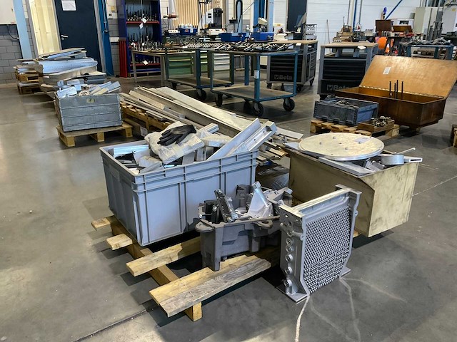 Diverse aluminium restanten - afbeelding 1 van  12