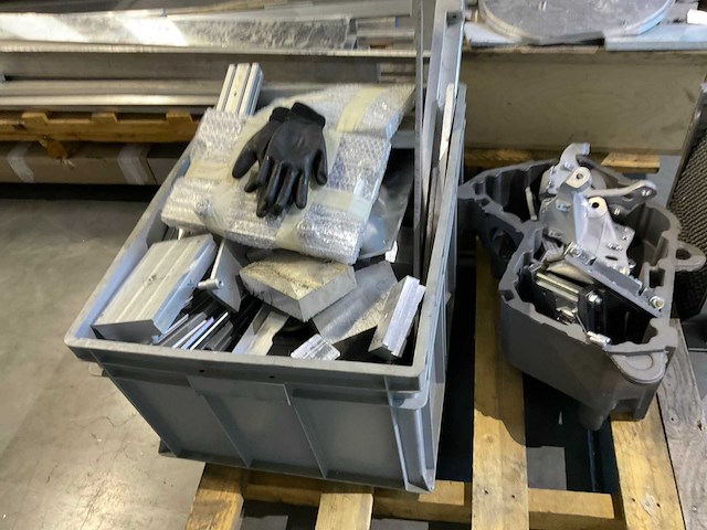 Diverse aluminium restanten - afbeelding 2 van  2