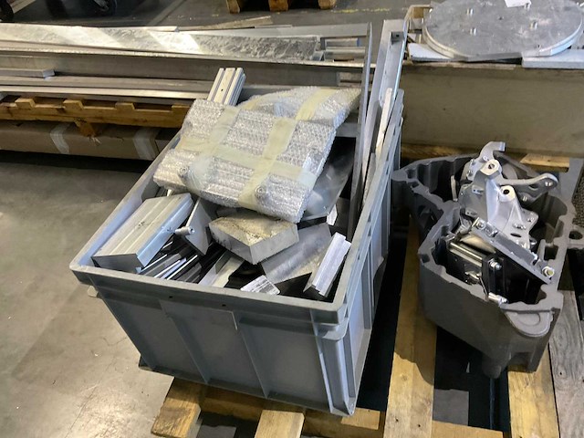 Diverse aluminium restanten - afbeelding 3 van  12