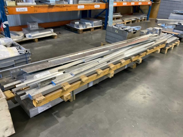 Diverse aluminium restanten - afbeelding 4 van  12